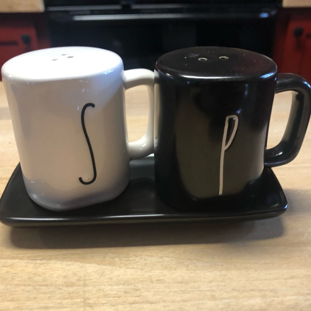 Rae Dunn salt & pepper shakers